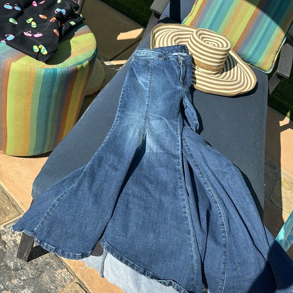 Extra wide Leg /bell bottom jeans!EUC - Picture 9 of 12